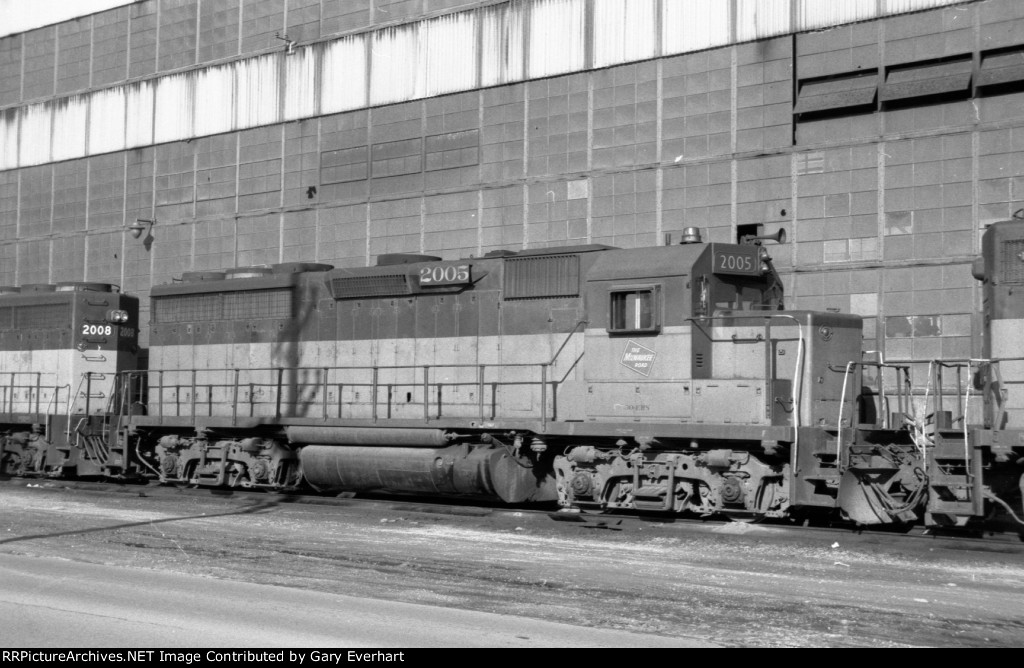 MILW GP40 #2005 - Milwaukee Road